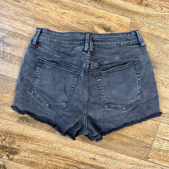 Good American Jeans Cut Offs 4/27 Faded Black, Classic Black Shorts 3” inseam - Picture 3 of 11